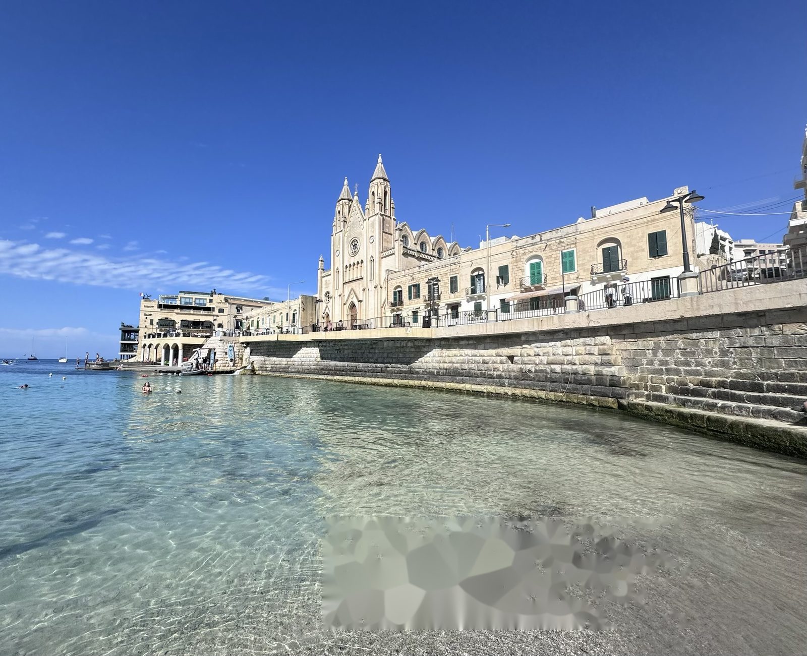 Balluta Bay y la iglesia del Carmen, la foto más repetida de la zona