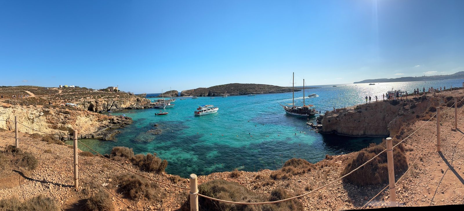 El Blue Lagoon entre Comino y Cominotto, desde el sendero de acceso