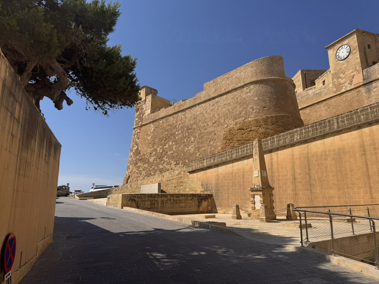 Las murallas de la Ciudadela de Victoria