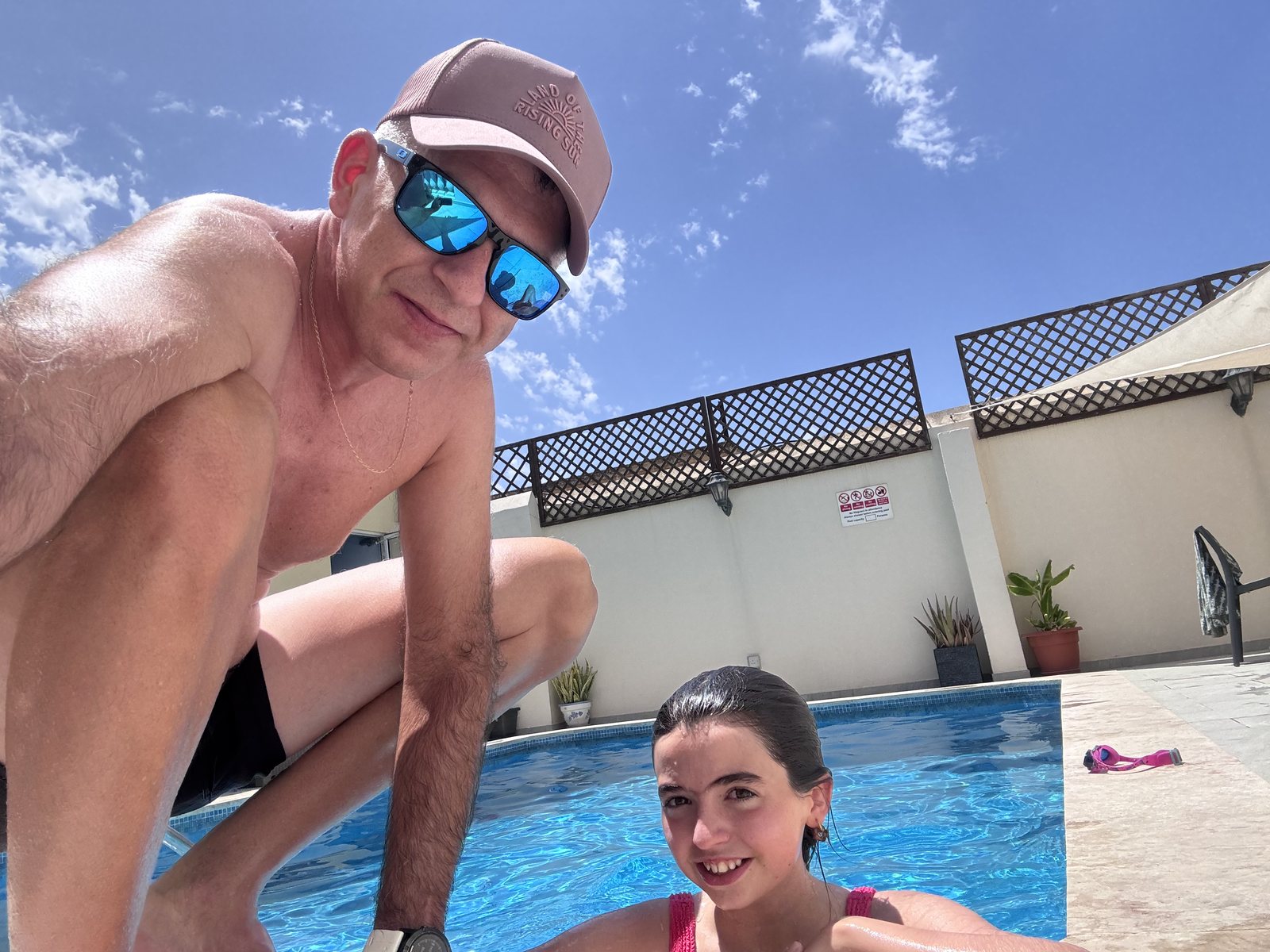 La piscina de la azotea, para el baño de después de clase
