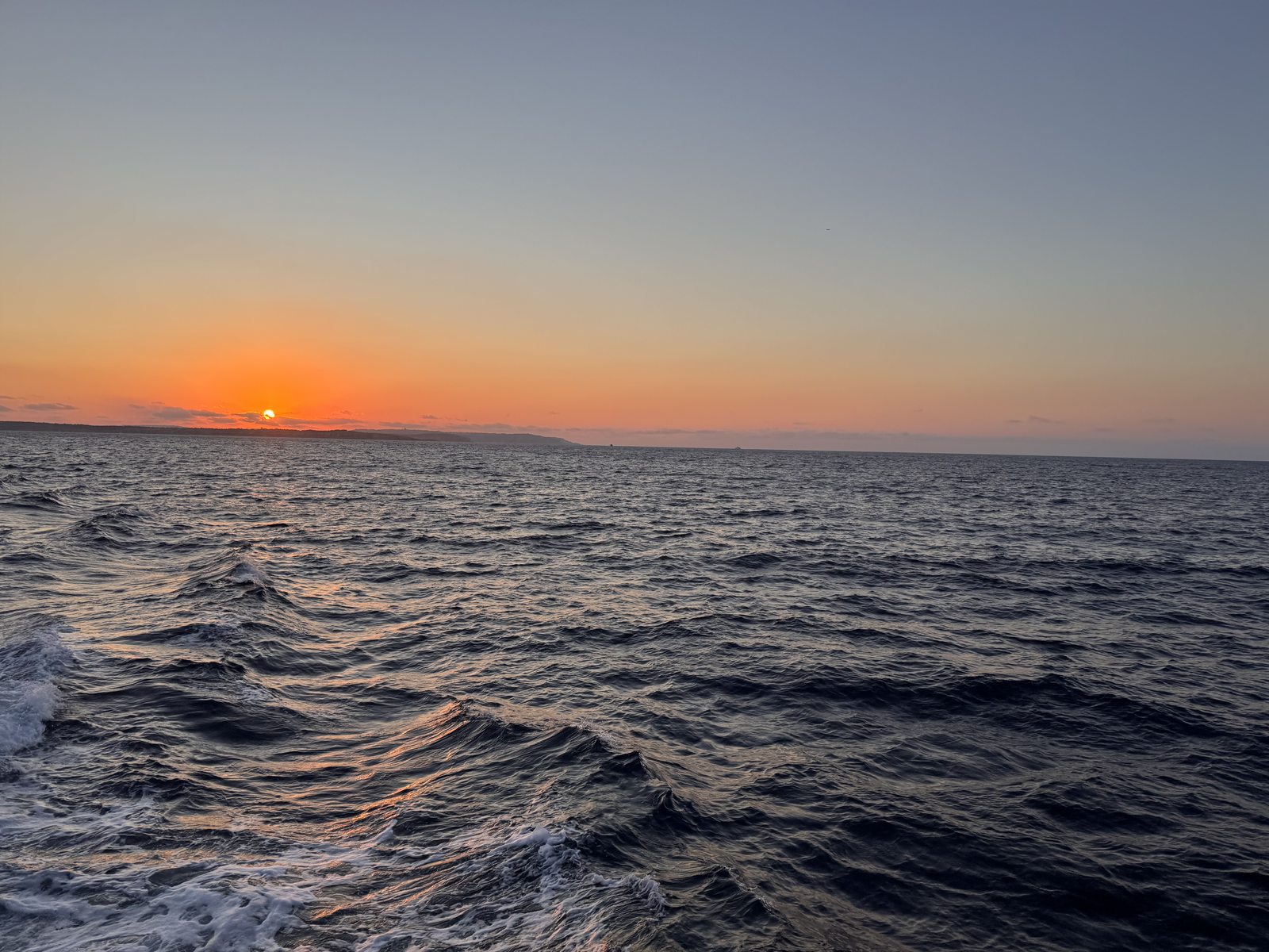 La puesta de sol del turno de tarde, ya de vuelta en el barco