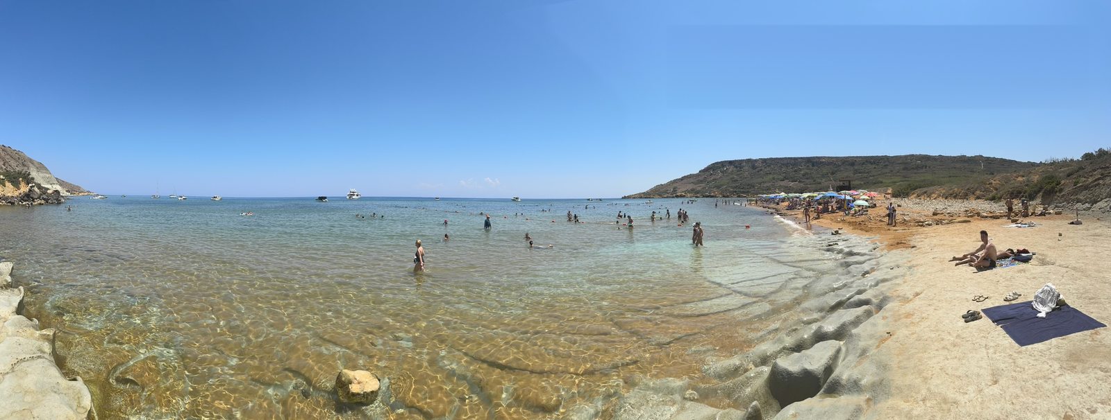 Ramla Bay y su característica arena rojiza